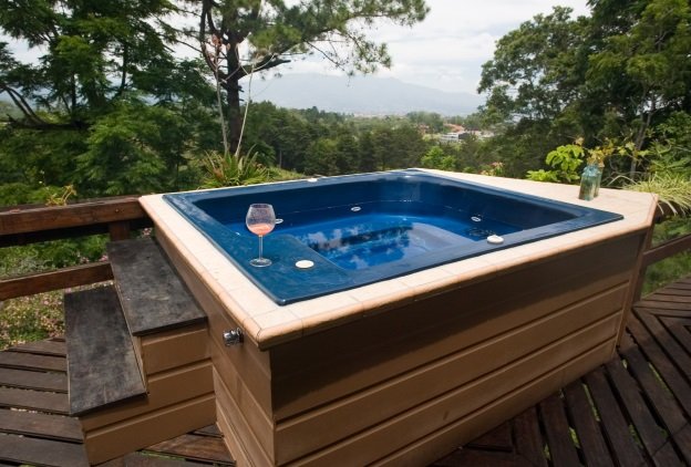 Tips for Enjoying Your Hot Tub in Winter
