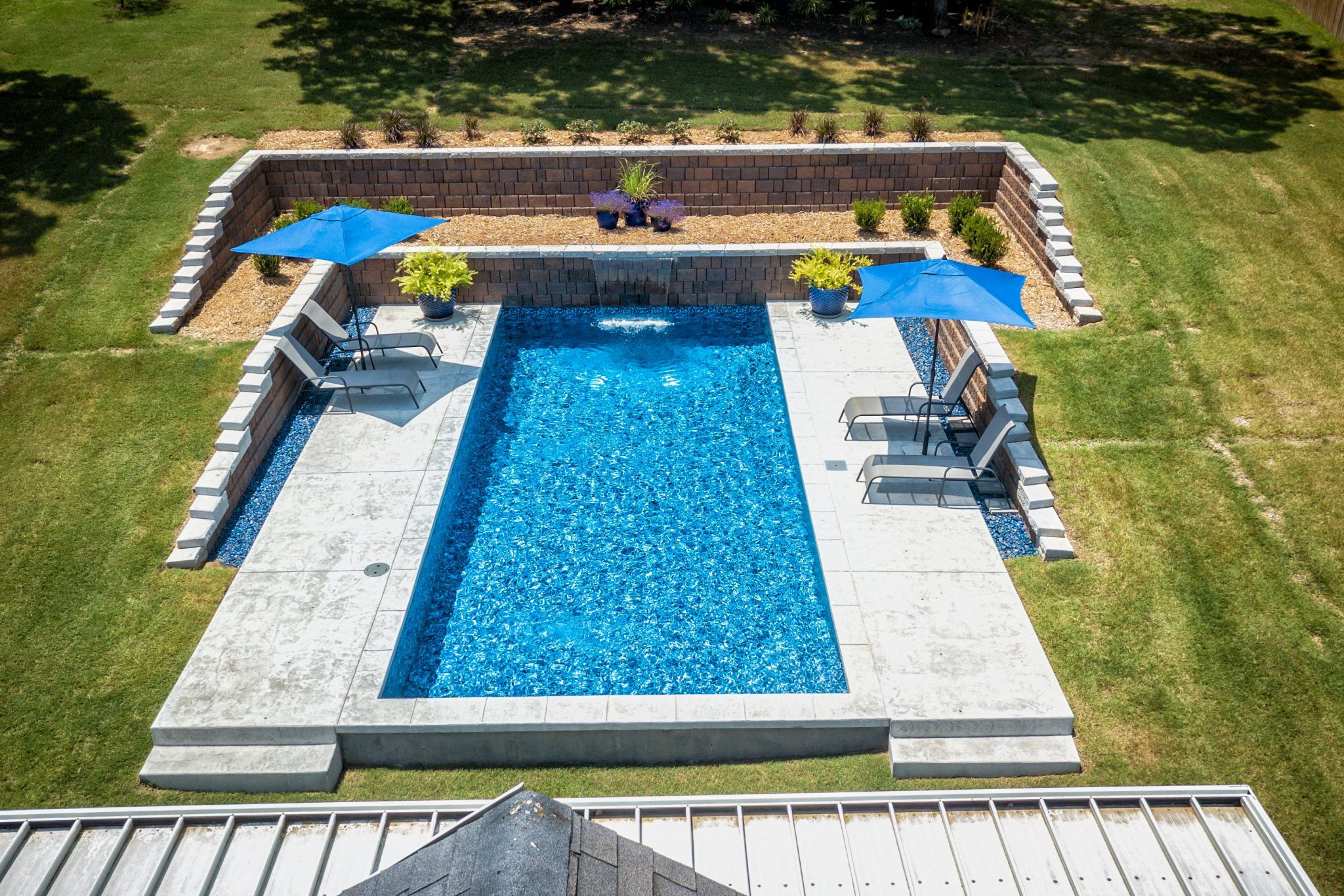 Vinyl Liner Pool with Sheer Decent Wall
